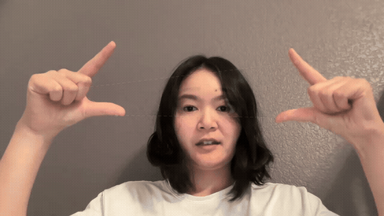 双手搭成取景框的视频，AI 会把框内的画面重绘成动画风格，同时保留你真实的手部和动作-寻找资源网