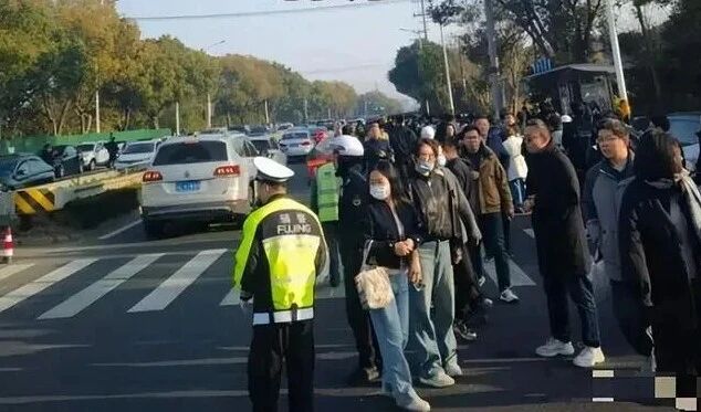 图片[5]-张雪峰先生追悼会，究竟是谁在定性出现了“恶劣事件”？-寻找资源网